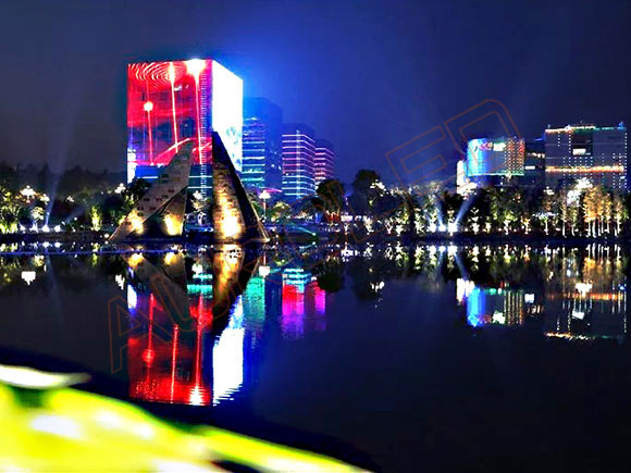 城市景觀亮化工程的興起對戶外<a href=http://www.jz135.top/toumingping/ target=_blank class=infotextkey>透明屏</a>發(fā)展的意義