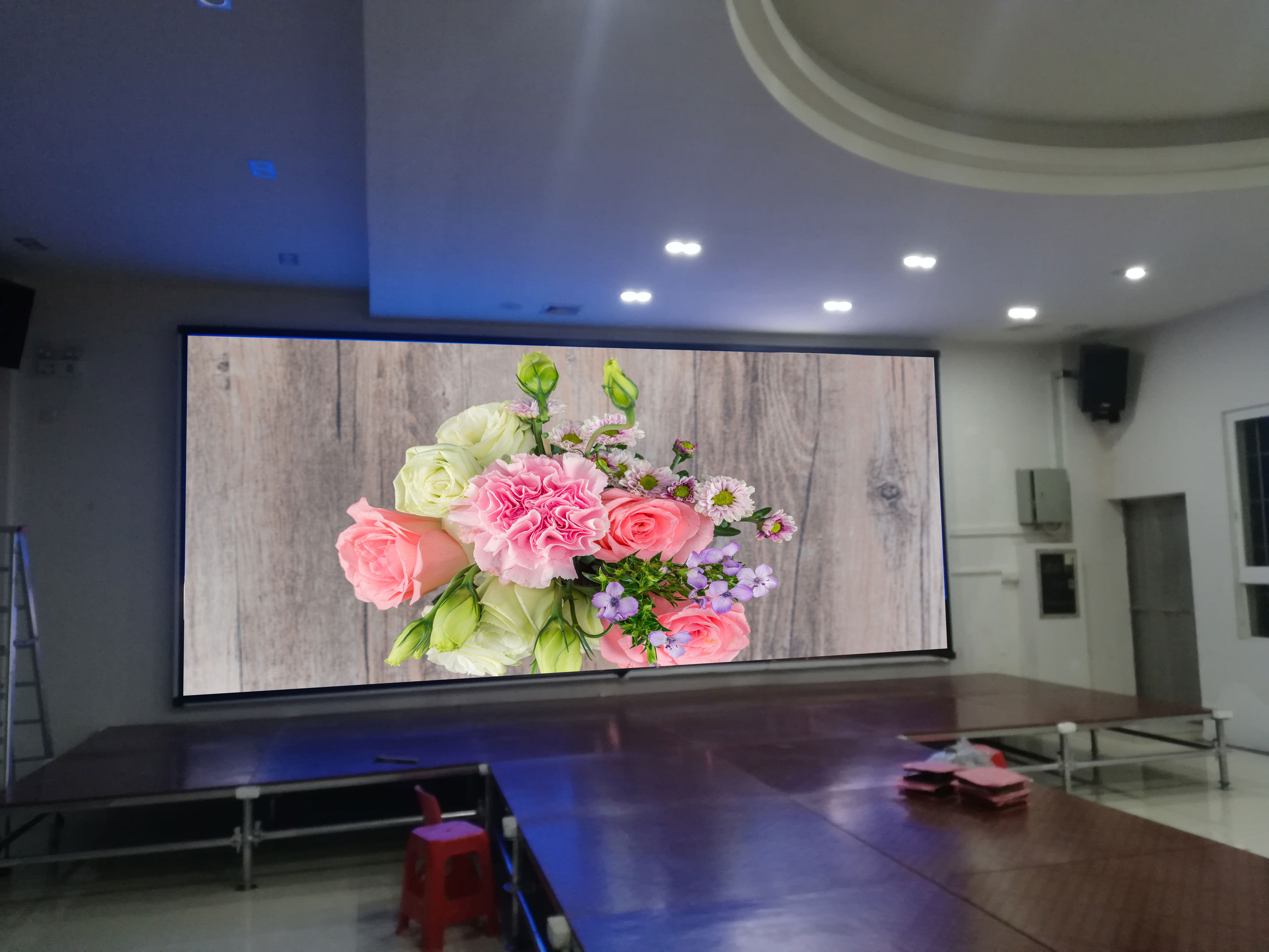 高清室內(nèi)LED<a href=http://www.jz135.top/quancai/ target=_blank class=infotextkey>全彩顯示屏</a>